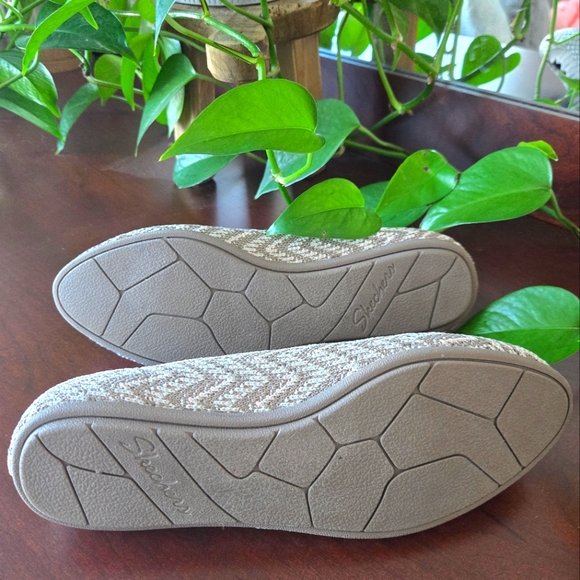 Skechers Flats - Picture 5 of 6